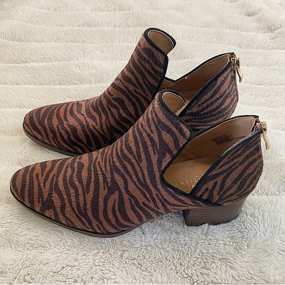 New Directions Pointed Toe Brown and Black Tiger Print Ankle Booties Size 8.5 - Picture 1 of 11